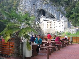 a tady už se návštěvníci posilují, aby se z těch zážitků vzpamatovali