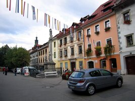 s malebným náměstím Mejski trg