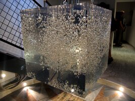 však tady kapky rtuti symbolizují i kapky jejich potu