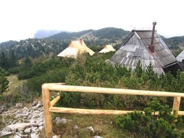 až na jeho konec, který je o 250 m výše