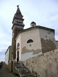 Na návrší stojí katedrála sv.Jiří - drakobijce