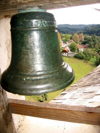 A tak tenhle zvon zval k motlitbě, ale častěji bil na poplach