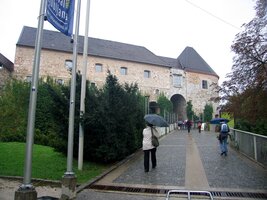 zde vstupní brána,