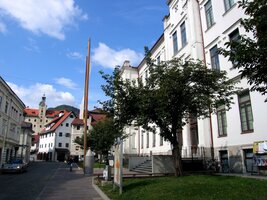 Tady už jsme dole ve městě