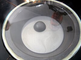 a tady už je kulička rtuti, pracně z něj vydobytá