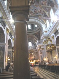 a honosným interiérem