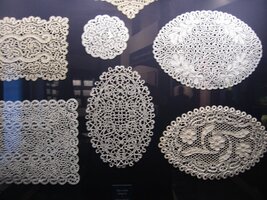 a vyráběl třeba tyto krásné krajky