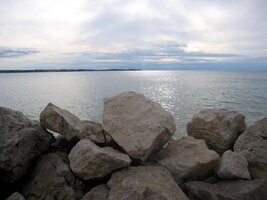 do něhož pomalu zapadá slunce