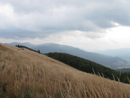 a vyhrožují bouřkou