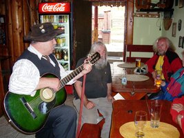 jíž udiveně naslouchali i někteří z přítomných zálesáků