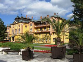 Areál hlavní lázeňské budovy Astoria