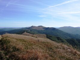 ostatně hora, na které právě stojí, se jmenuje Smerek