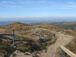 A pak už dolů do vsi Ustrziki Gorne, kde bydlíme