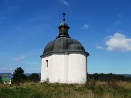 Vede tady totiž poutní cesta