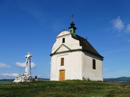 resp. u kostelíka nad ním