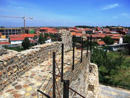 Z vysokých zdí je daleký rozhled,