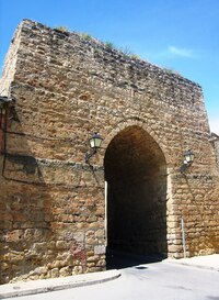 Spodní branou se vychází ven z města