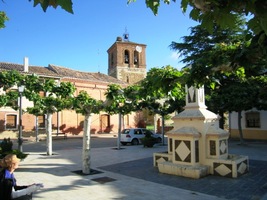 Kus cesty dál v Palomares bývají u kašny davy poutníků,