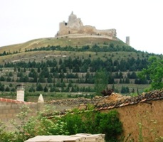 Na městském vechu stojí arabský hrad z 9. st.