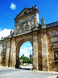 a nádhernou branou San Bento