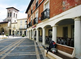 s paláci a podloubími