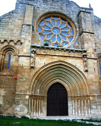 románsko-gotickým skvostem ze 13. století