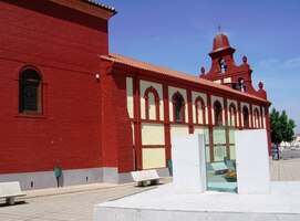 Je postaven v pro mě neznámém slohu