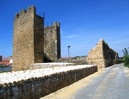 s věžemi a branami San Augustin, Santamaria a Puerta Castillo