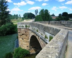 a z mostu Puente de Canto přes řeku Cea se ještě ohlédne zpět