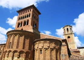 - románský chrám San Lorenzo