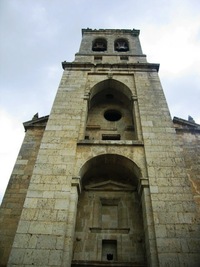 Před kostelem tu mají studni se zázračnou vodou