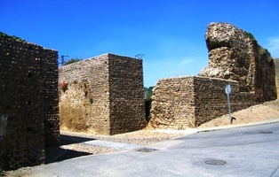 na baštách opevnění města