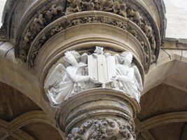 na základech římského paláce