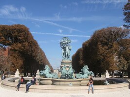 a o kus dále je nádherná Fontaine de Quatre Partier du Mond