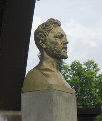 Promiňte, pane Eiffele, už lezu z lodi za vámi!