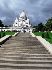 Nahoru jsme stoupali po schodech (nebo lanovkou na lístky MHD)