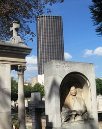 V letním slunci nepůsobí nijak tísnivě