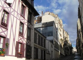 Scházeli jsme typickými uličkami Montmartre