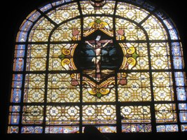 jakož i nádherné vitráže,