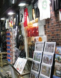 ale na náměstí La Tertre je světel habaděj