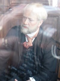 Tiše, pan Eiffel se tu s někým radí!