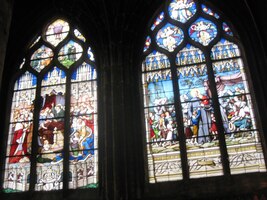 zasazené do loubí gotických oken