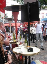 Pak jsme usedli ve stylové kavárničce ke kávě