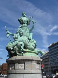 Balzacův pomník stojí překvapivě na náměstí P.Picasa