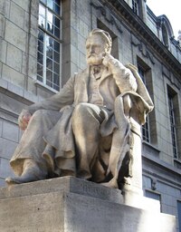 a s V.Hugo v jeho opozici