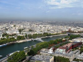 Z prvního patra je to ještě dost placaté