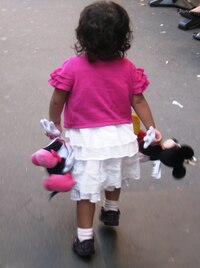 Je podvečer a některé dámy už jdou spát