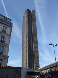 Co se to tu po ránu nad námi týčí?