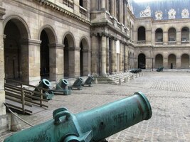 Kanóny tu na vás míří ze všech stran