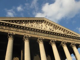 S korintskými sloupy až do nebe,